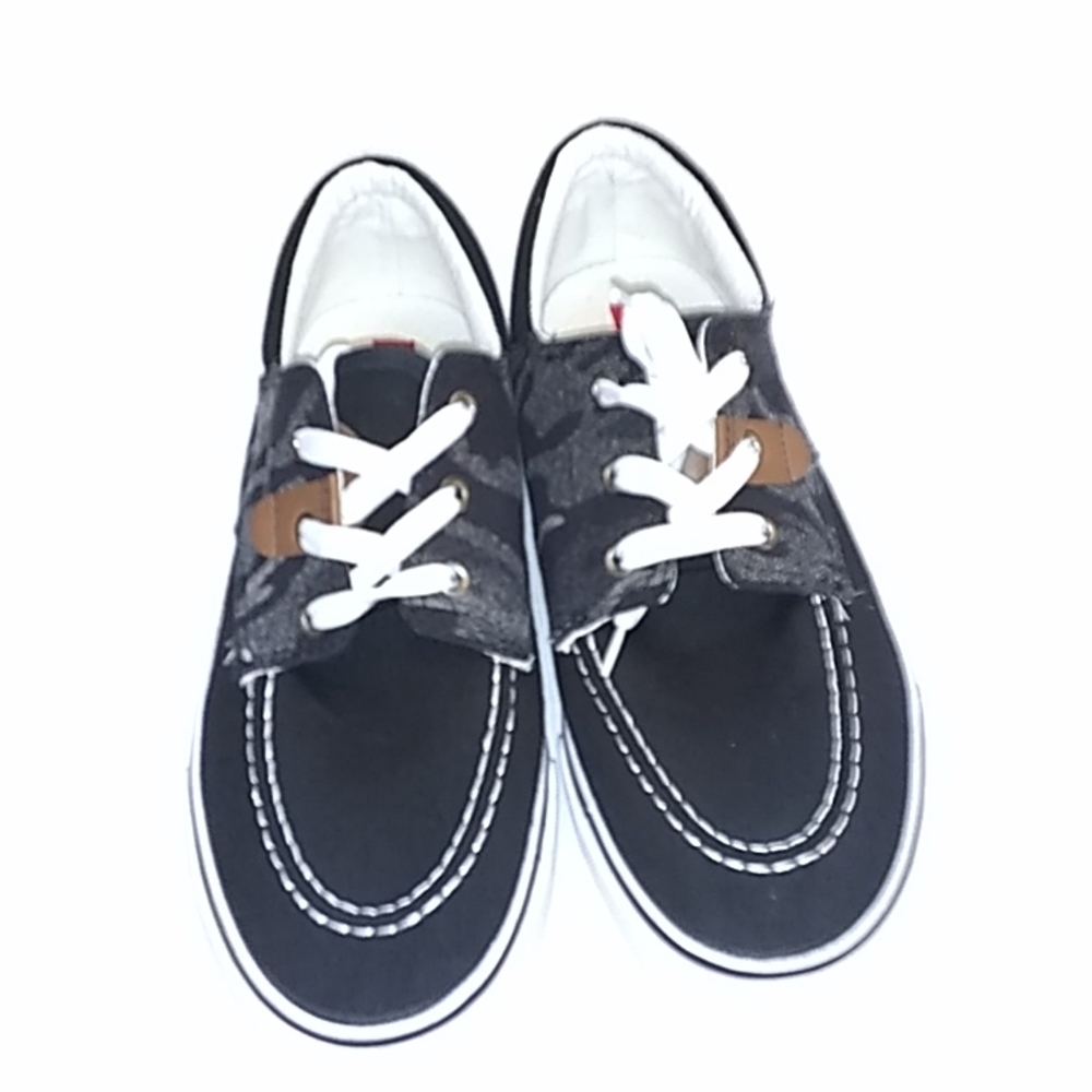 Unionbay boat shoes.